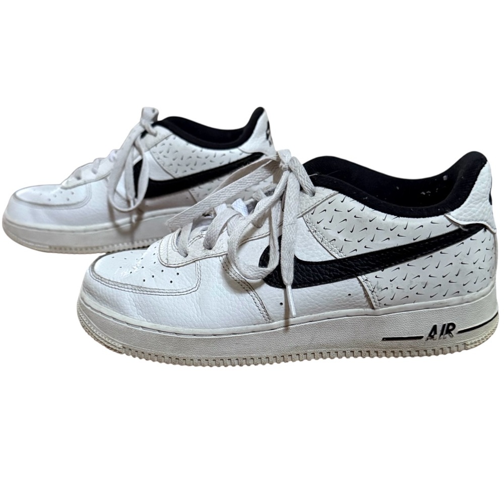 Nike Air Force 1 Sneakers‎ White and Black Shoes Swoosh